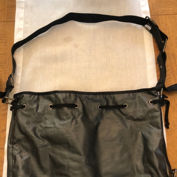 Hinge Black Metallic Multi ZIP Travel Bag - Picture 3 of 8